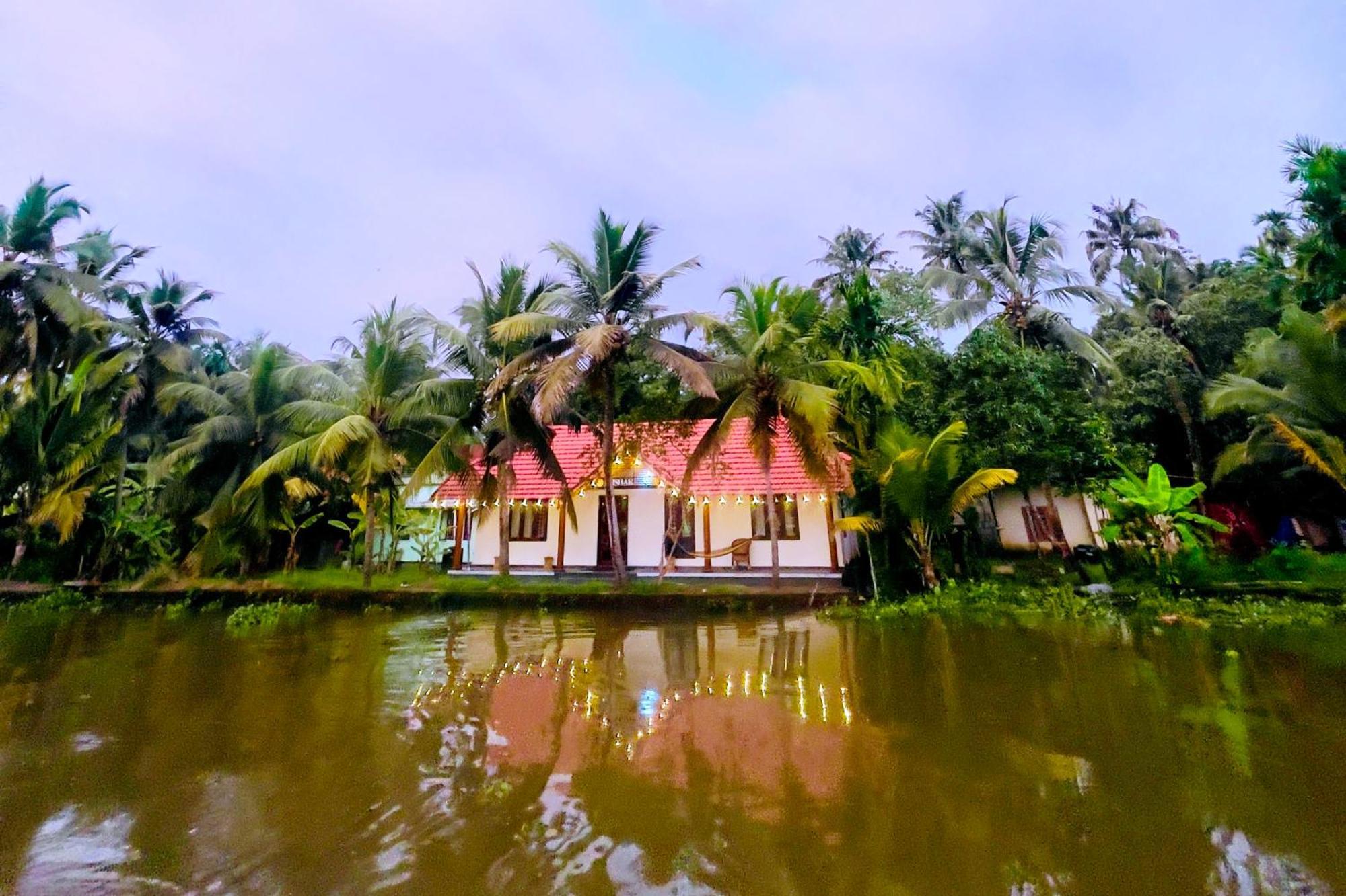 Tulsi Kayal Retreat Apartment Champakulam Exterior foto