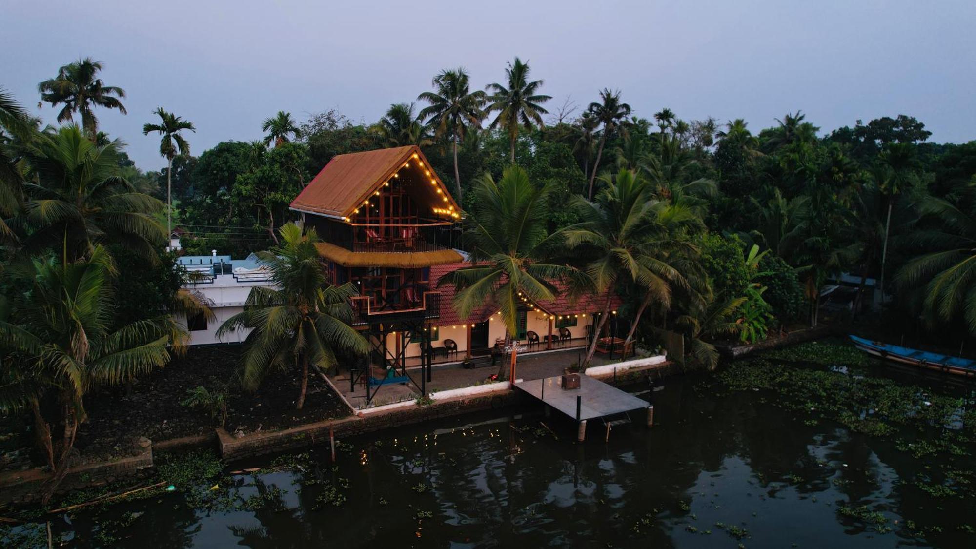 Tulsi Kayal Retreat Apartment Champakulam Exterior foto