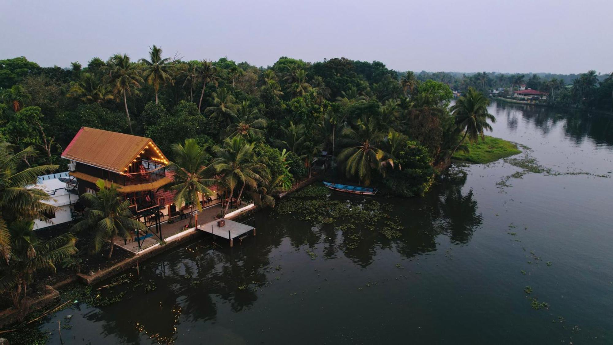 Tulsi Kayal Retreat Apartment Champakulam Exterior foto