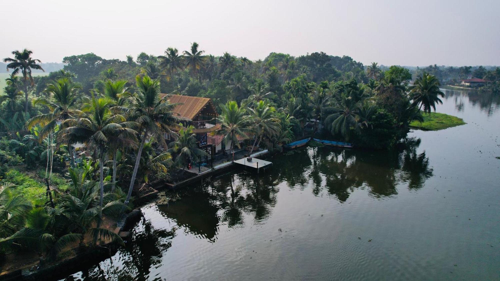Tulsi Kayal Retreat Apartment Champakulam Exterior foto