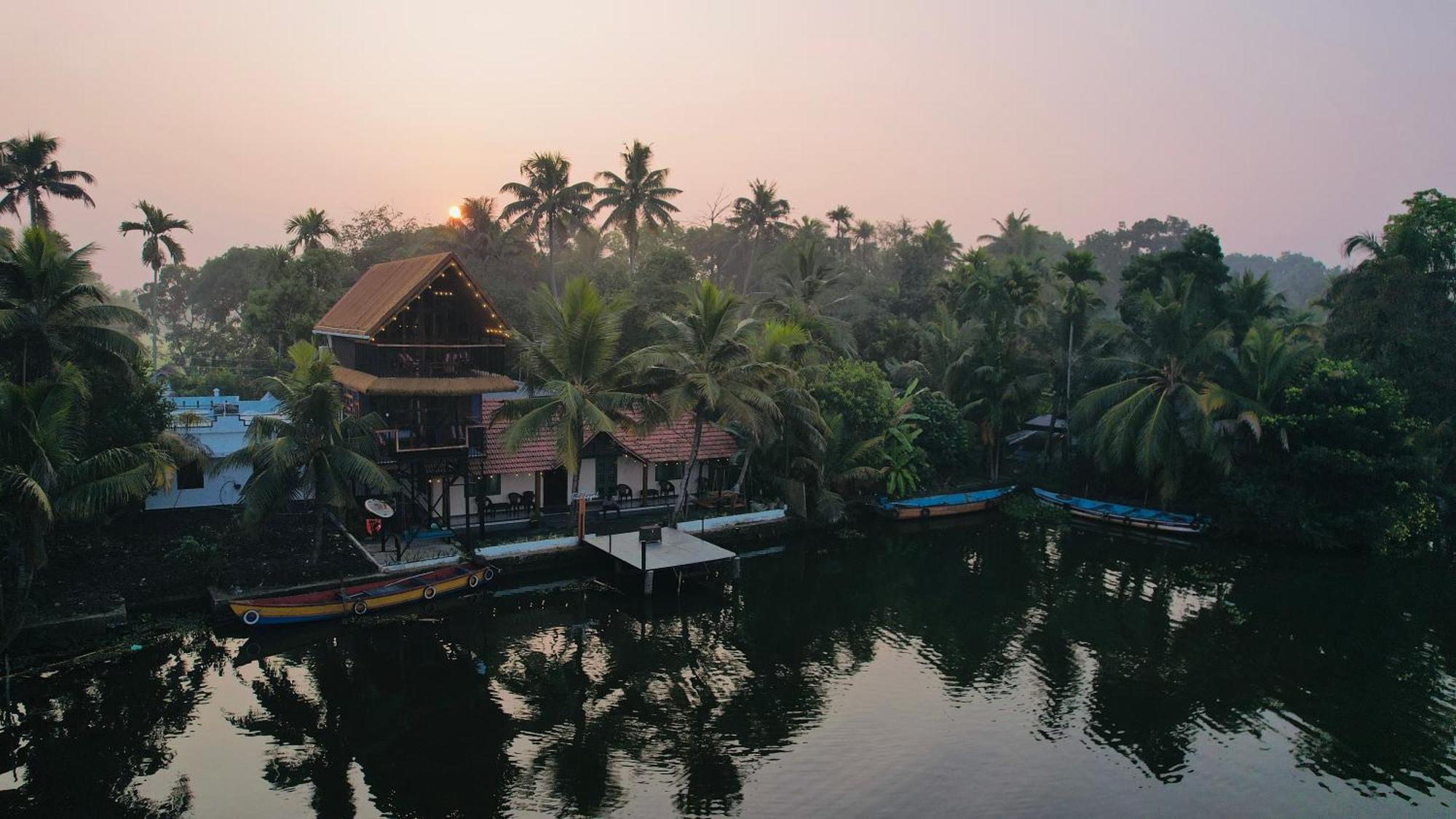Tulsi Kayal Retreat Apartment Champakulam Exterior foto