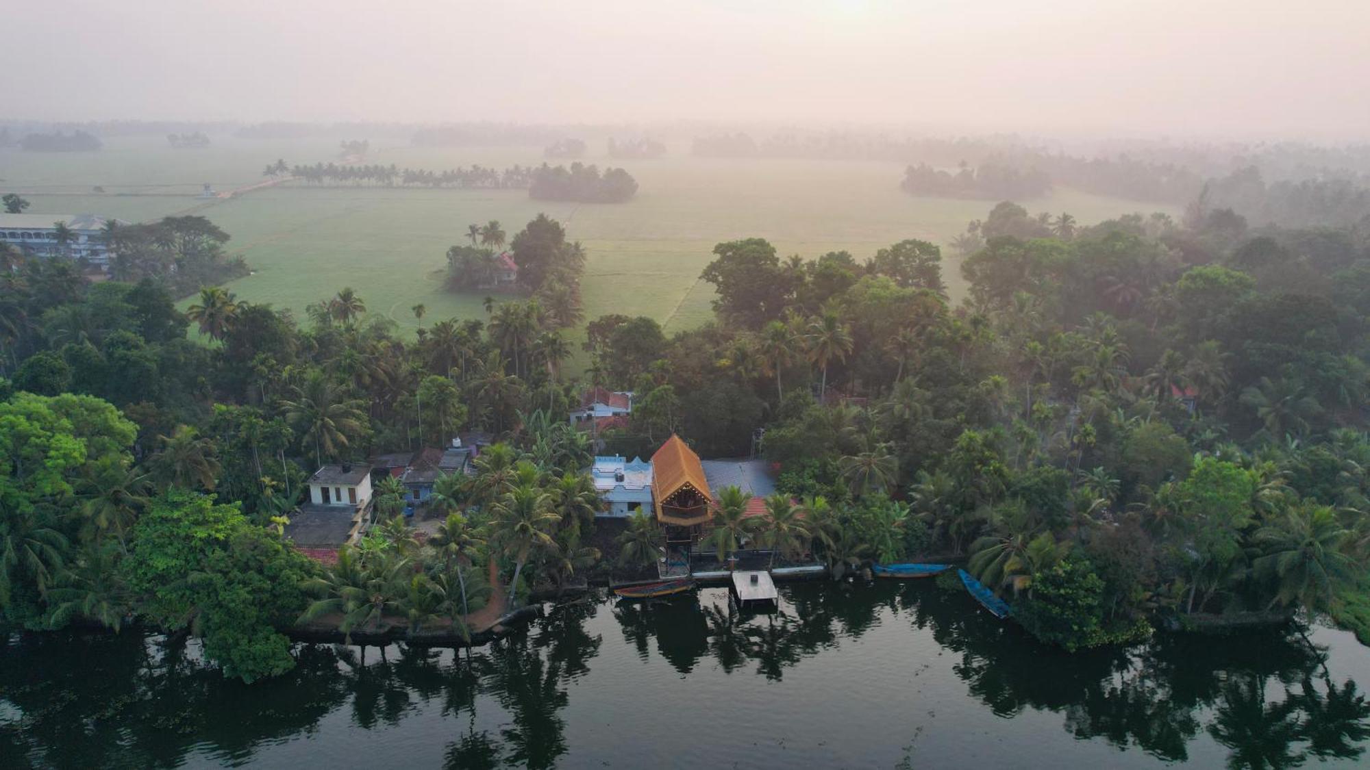 Tulsi Kayal Retreat Apartment Champakulam Exterior foto