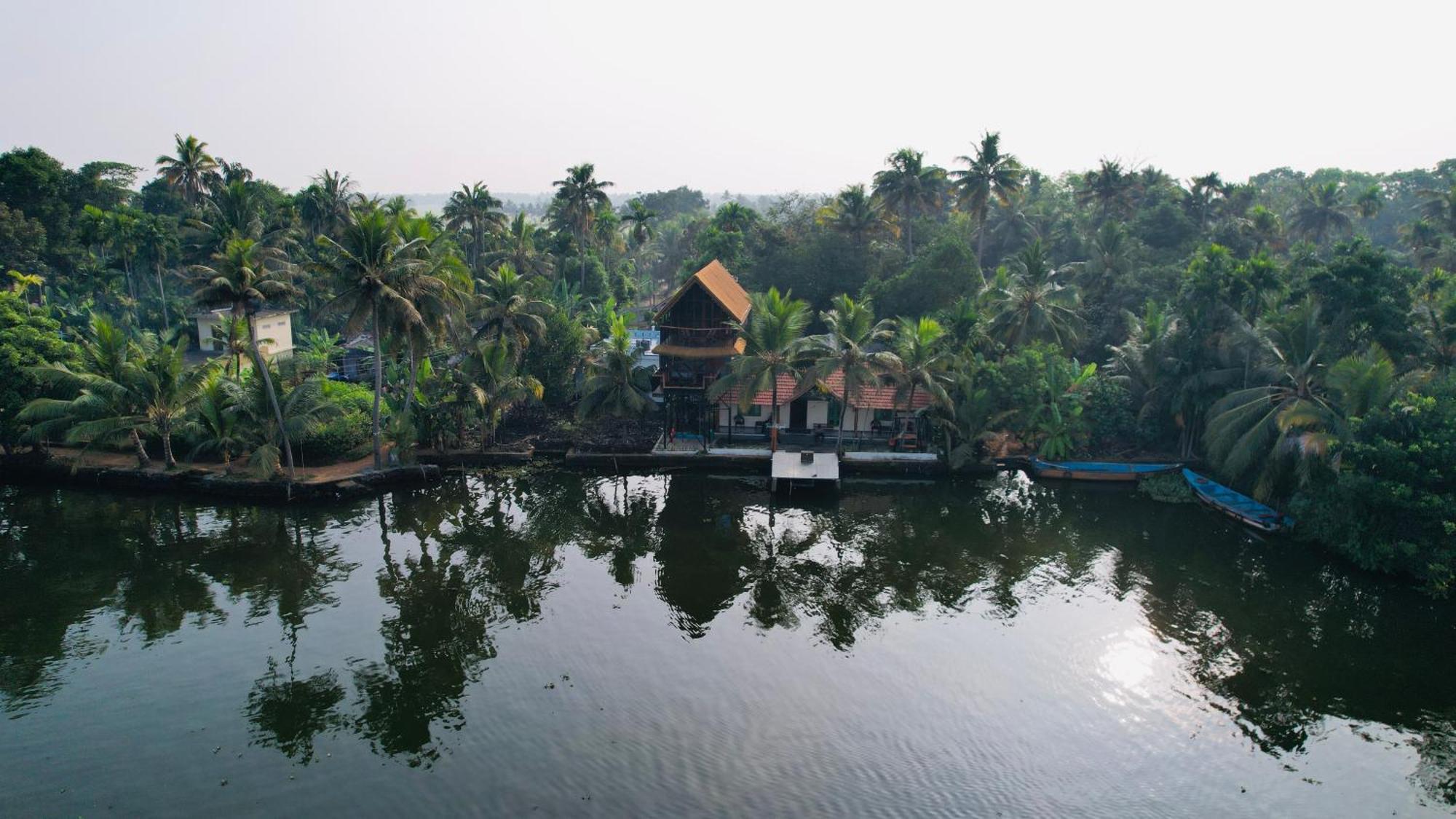 Tulsi Kayal Retreat Apartment Champakulam Exterior foto