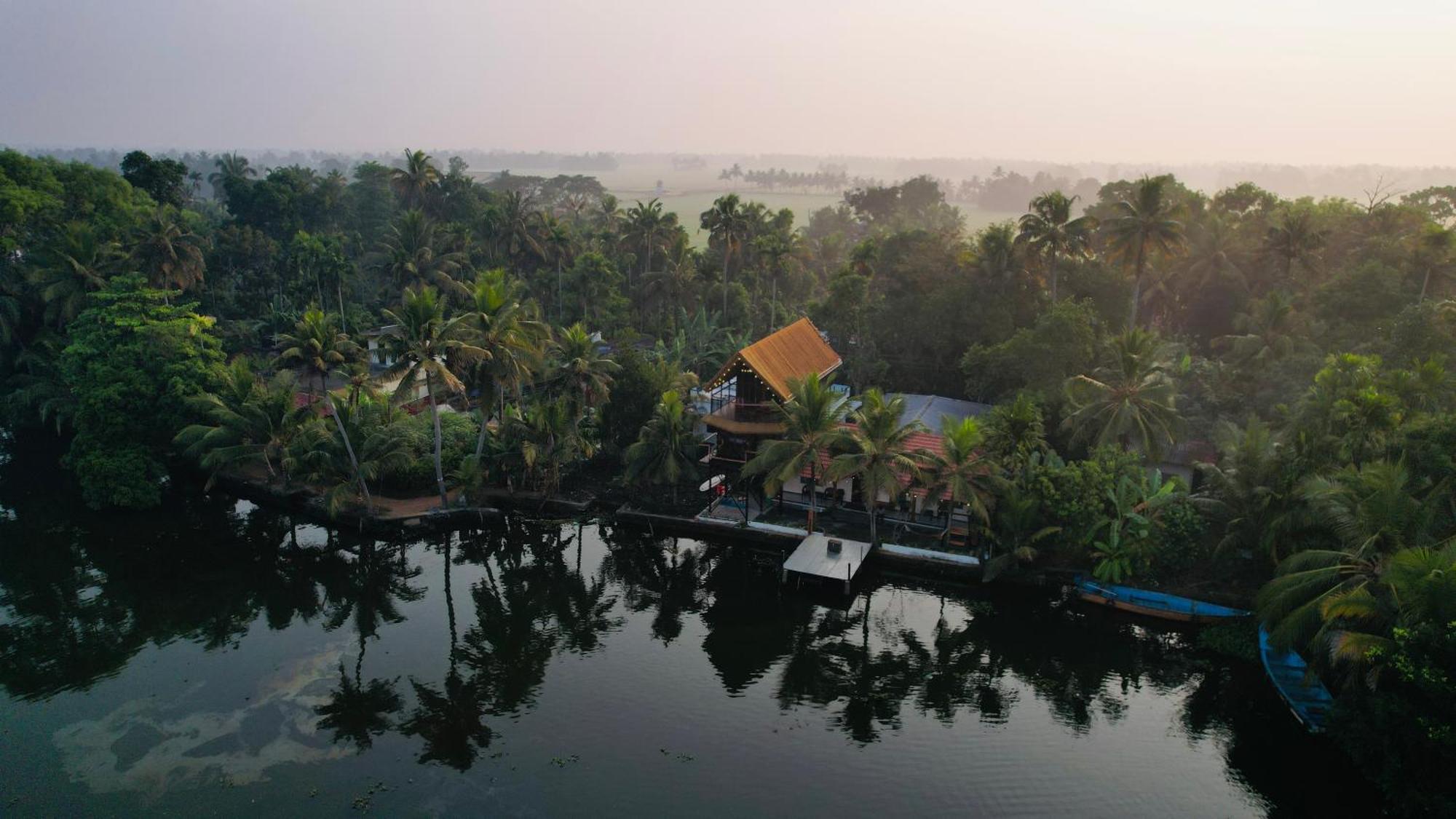 Tulsi Kayal Retreat Apartment Champakulam Exterior foto